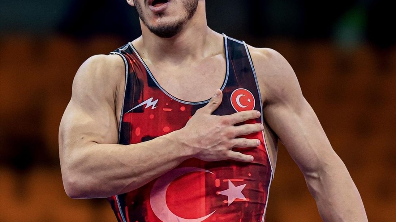Tolga Özbek, 23 Yaş Altı Dünya Güreş Şampiyonası'nda serbest stil 61 kiloda bronz madalya kazandı