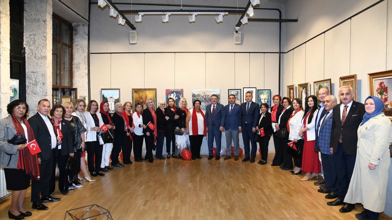 Trabzon'da 29 Ekim için 44 sanatçının eserlerinden oluşan 'Cumhuriyet'in Renkleri' sergisi açıldı