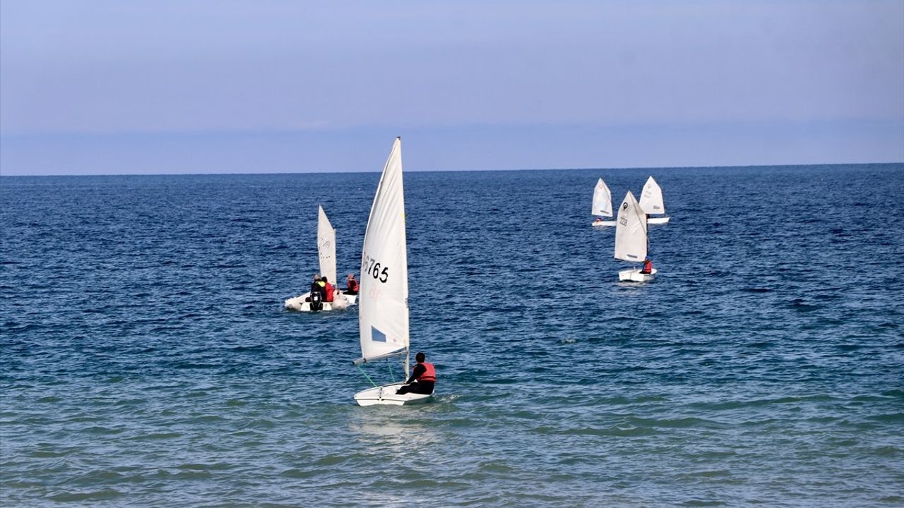 Trabzon'da Cumhuriyet Kupası Yelken Yarışları başladı