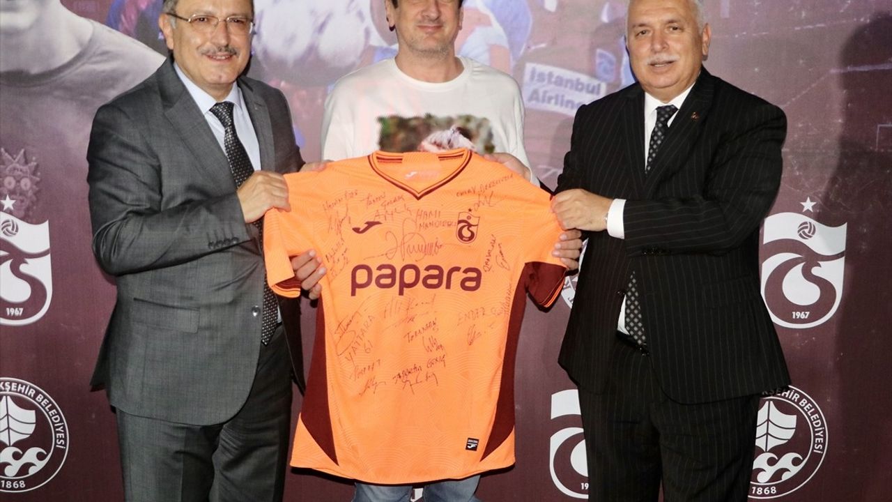 Trabzon'da 'Efsanelerle Yeniden' Futbol Turnuvası Emir Yuşa Atıcı Anısına Sona Erdi