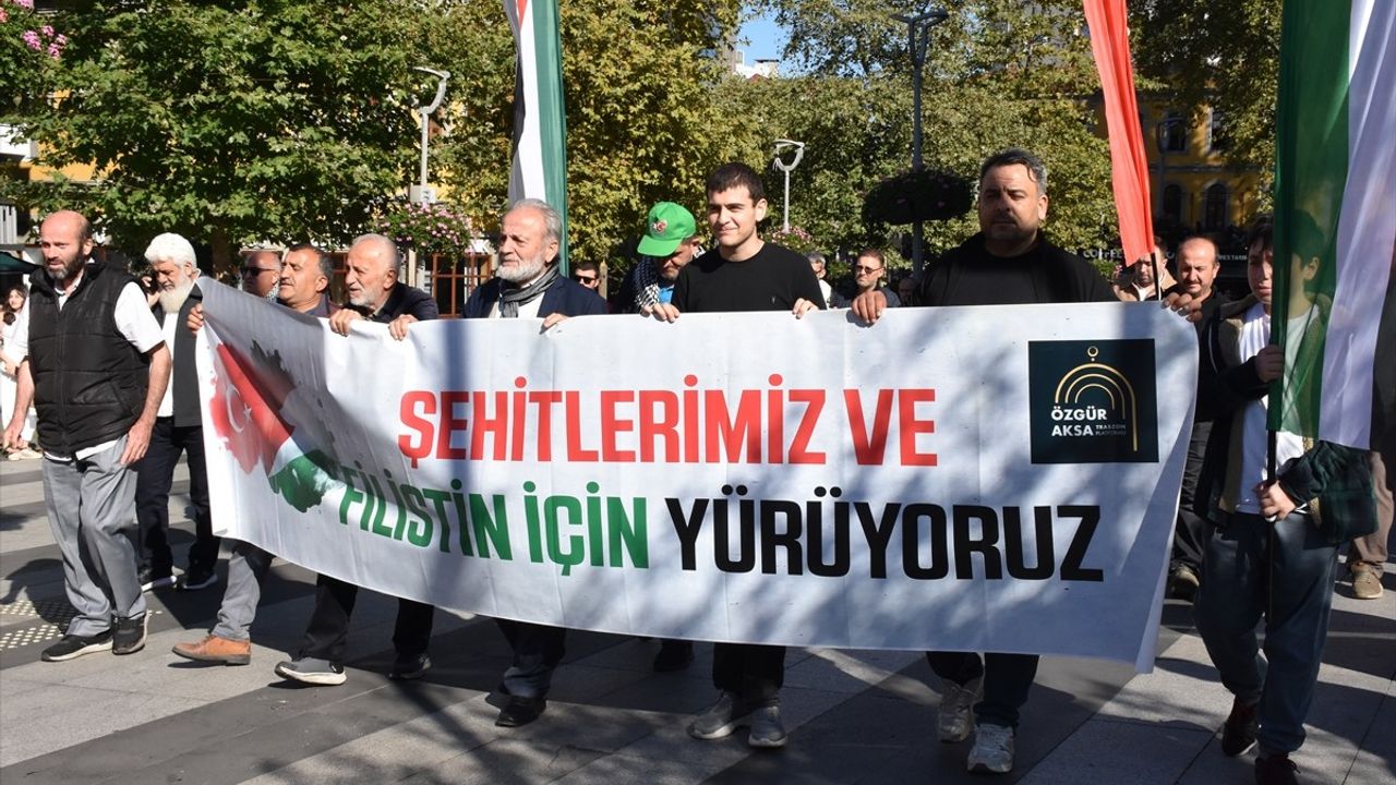 Trabzon'da Özgür Aksa Platformu'ndan Filistin'e destek yürüyüşü