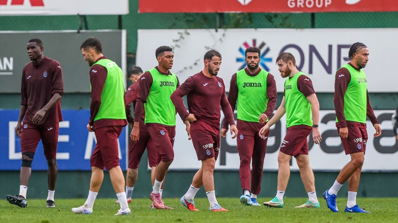 Trabzonspor, Çaykur Rizespor maçı öncesi çift antrenmanla hazırlıklarını sürdürdü