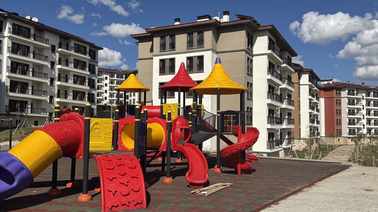 Tunceli Valisi Şefik Aygöl, TOKİ'nin 214 Konut ve 3 İş Yerini İnceledi