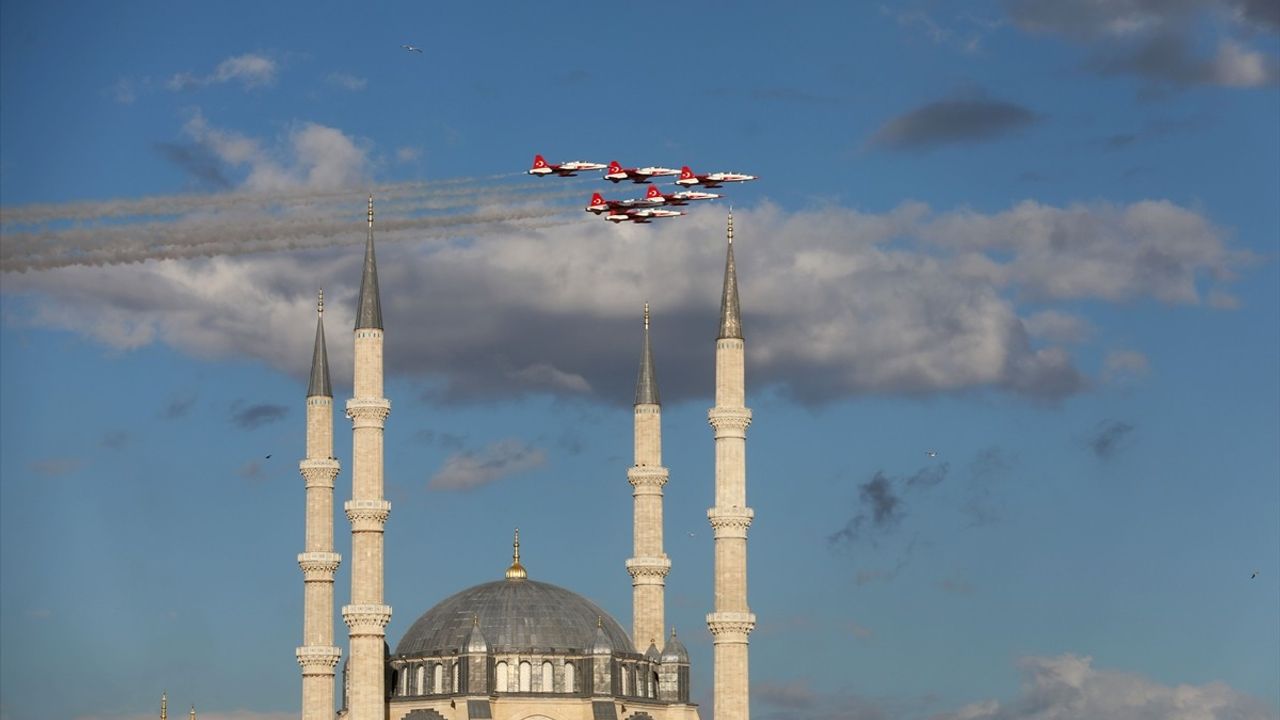 Türk Yıldızları Edirne Selimiye semalarında test uçuşu gerçekleştirdi