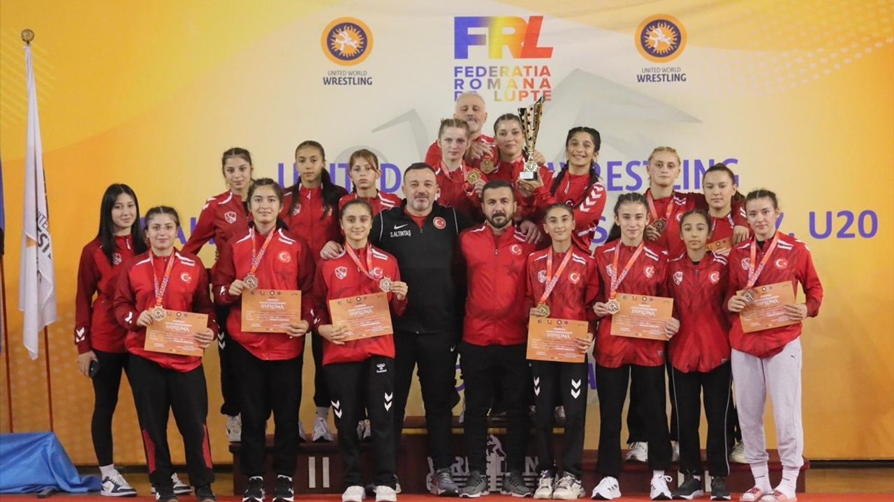 Türkiye Milli Güreşçileri 15 Yaş Altı Balkan Şampiyonası'nda 38 Madalya Kazandı