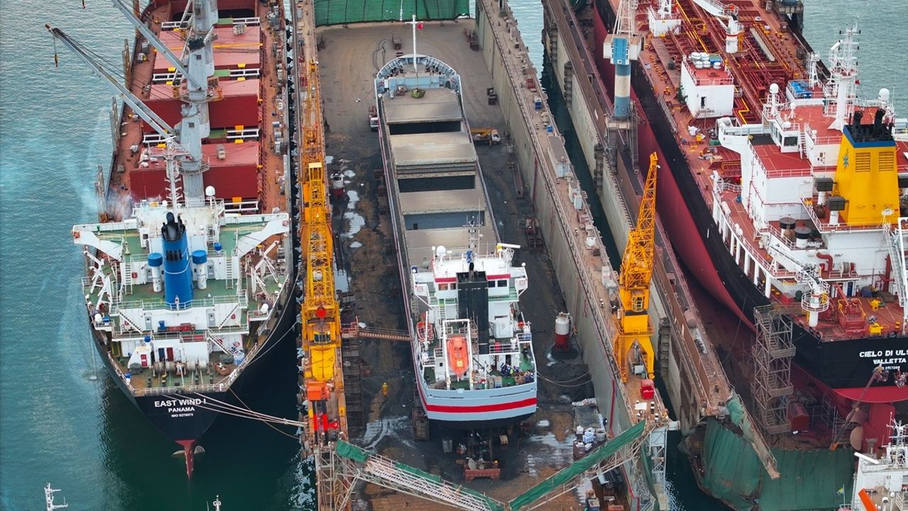 Tuzla'da Torlak Tersanesi'nde karbondioksit tüpü patlaması: 1 işçi hayatını kaybetti, 4 yaralandı
