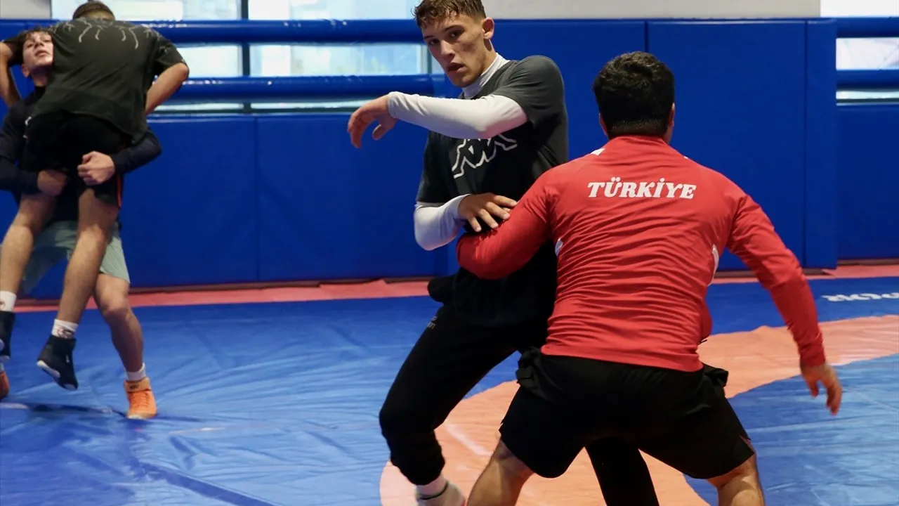 U-15 Serbest Stil Güreş Milli Takımı, Kocaeli'de Balkan Şampiyonası'na hazırlanıyor