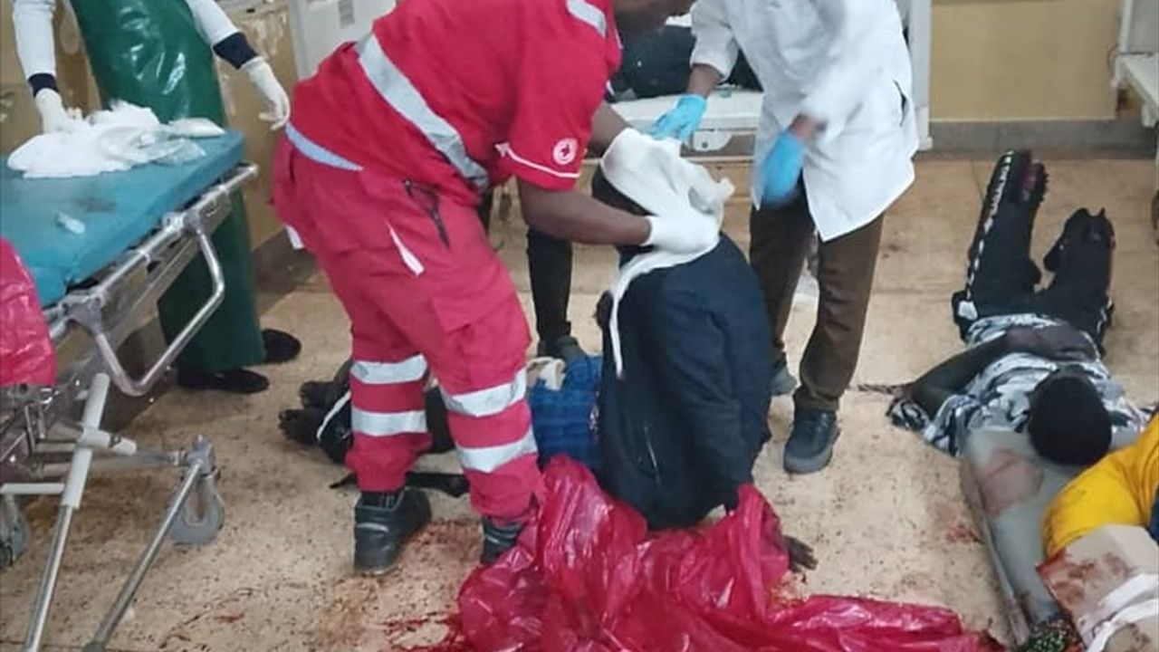 Uganda’da Kampala-Gulu Otoyolu’nda dört aracın karıştığı kazada 63 kişi öldü