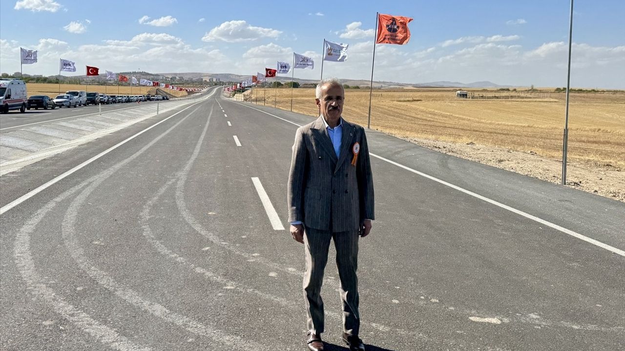 Ulaştırma Bakanı Uraloğlu Kaman'da 2,7 Milyar Liralık 3 Kara Yolu Projesini Açtı
