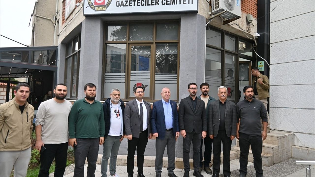 Ümit Özdağ, Manisa Gazeteciler Cemiyeti'ni Ziyaret Etti: Yerel Basının Sorunları Görüşüldü