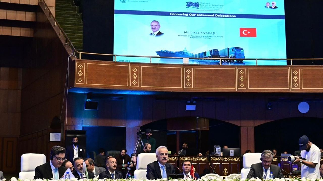 Uraloğlu İslamabad’da: Türkiye 23 yılda 300 milyar dolarlık yatırımla bölgesel ulaştırmada merkez konumunu güçlendirdi