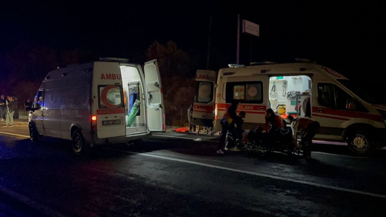 Uşak Eşme'de cip ile otomobil çarpıştı: Karı koca hayatını kaybetti, 3 kişi yaralandı
