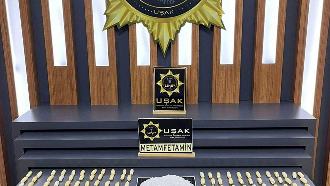 Uşak'ta midelerinde 1 kilo 516 gram metamfetamin tespit edilen 3 İran uyruklu şüpheli tutuklandı