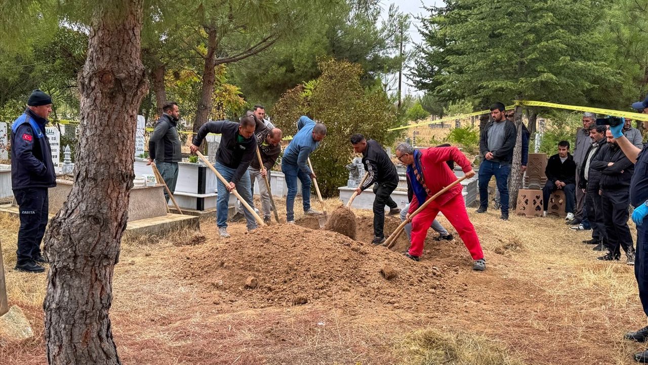 Uşak'ta morg karışıklığı: Yanlış gömülen cenaze mezardan çıkarılarak yakınlarına teslim edildi