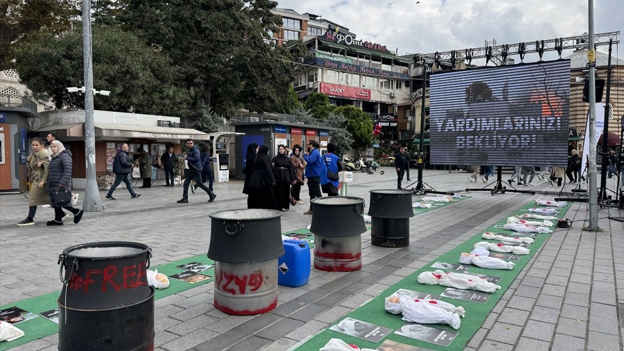 Üsküdar'da 'İzlemek Yetmez' etkinliği: 'Küçük Kefenler, Büyük Sessizlik' sergisi açıldı