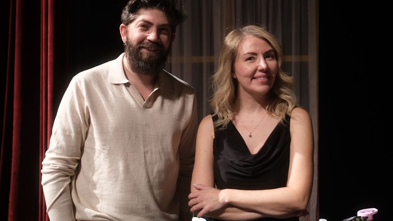 Vahap Şen yönetiminde 'Sil Baştan' oyunu Caddebostan'da prömiyer yaptı