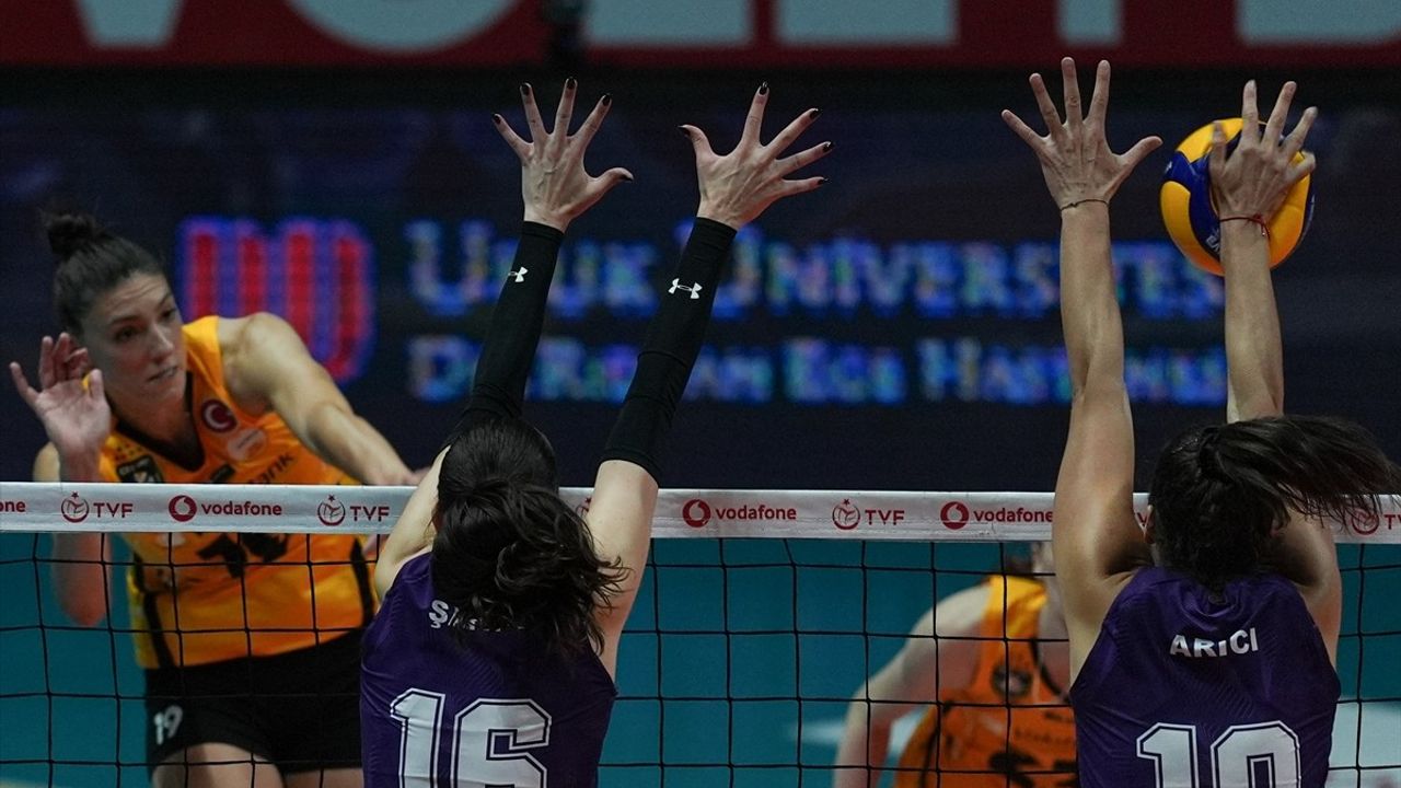 VakıfBank, Vodafone Sultanlar Ligi 2025-2026 açılış maçında Zeren Spor'u 3-1 yendi