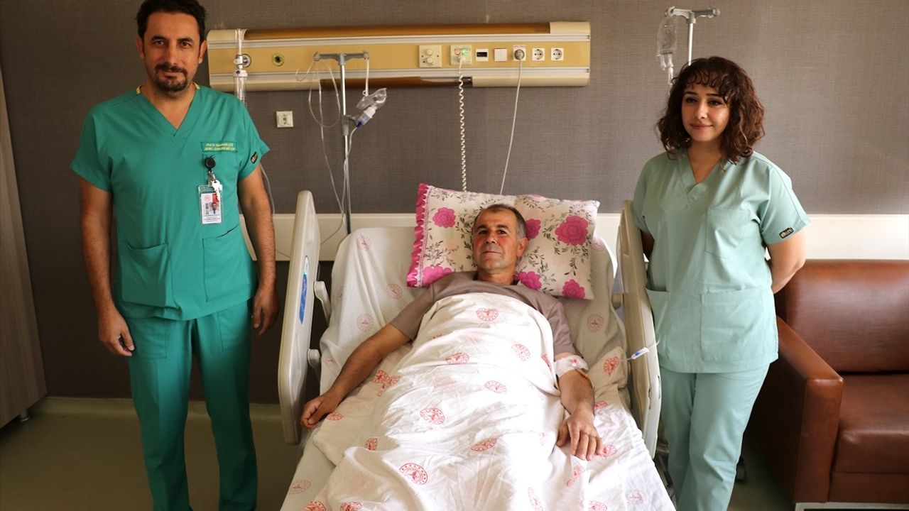 Van'da 43 Yaşındaki Medeni Çelik'in Karnındaki 4 Kilogramlık Kitle 3,5 Saatlik Ameliyatla Çıkarıldı