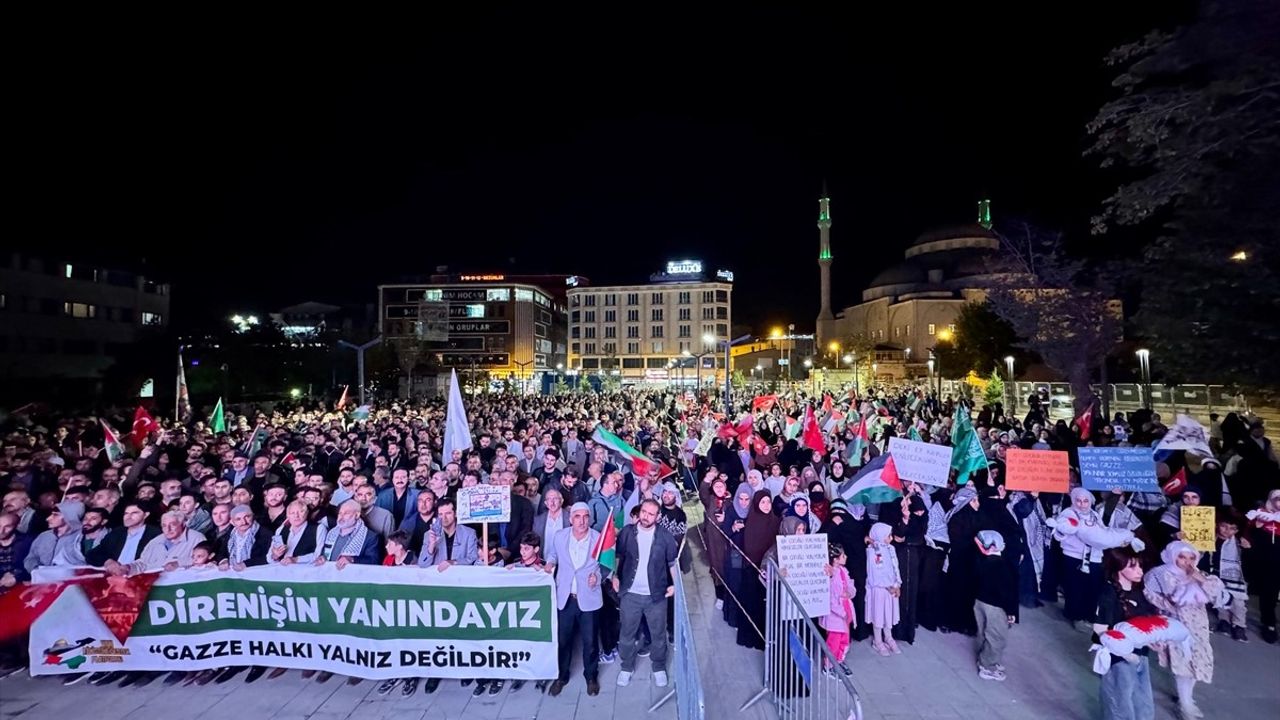 Van'da binlerce kişi İsrail'in Gazze'ye saldırılarını protesto etti