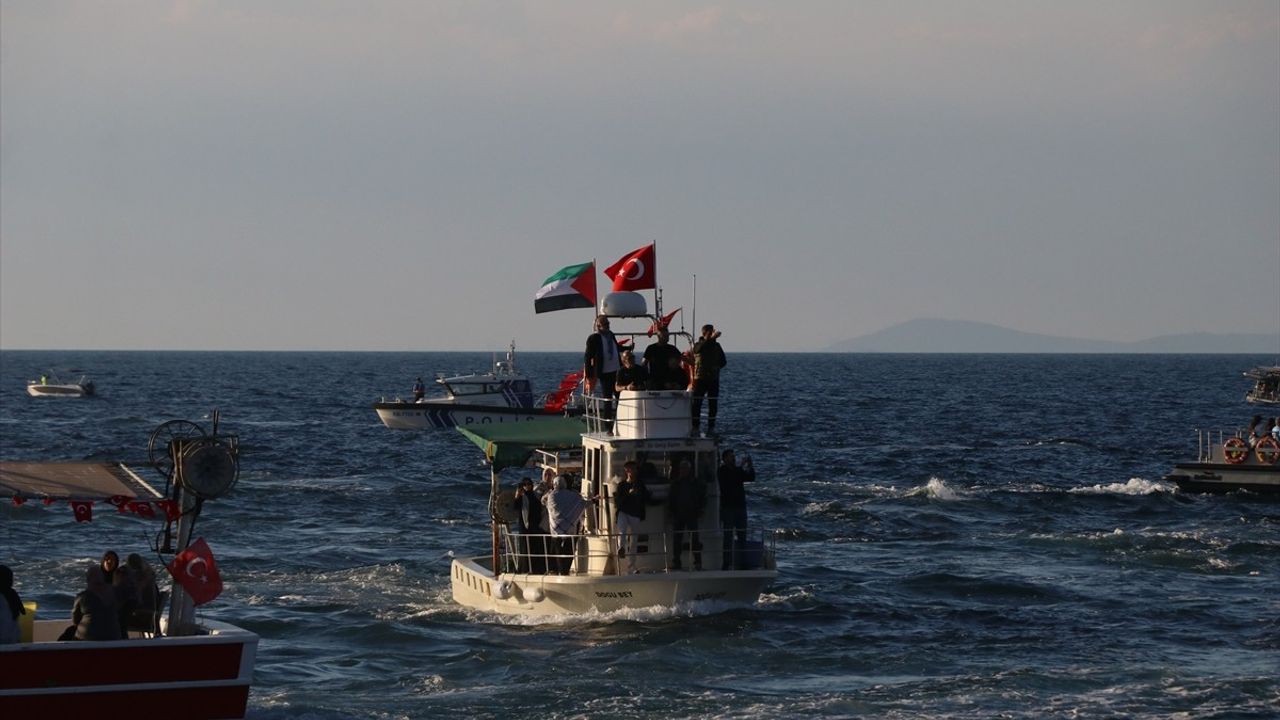 Yalova'da denizciler 'Sumud'un Yanındayız' etkinliğiyle Marmara'ya açıldı