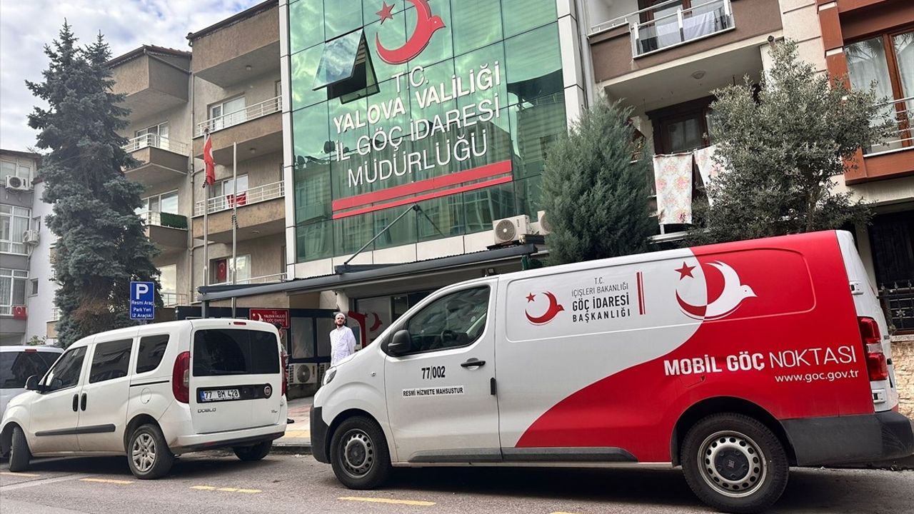 Yalova'da İl Göç İdaresi Müdürü ve 7 Kişi Gözaltına Alındı: Rüşvet ve Sahtecilik İddiası