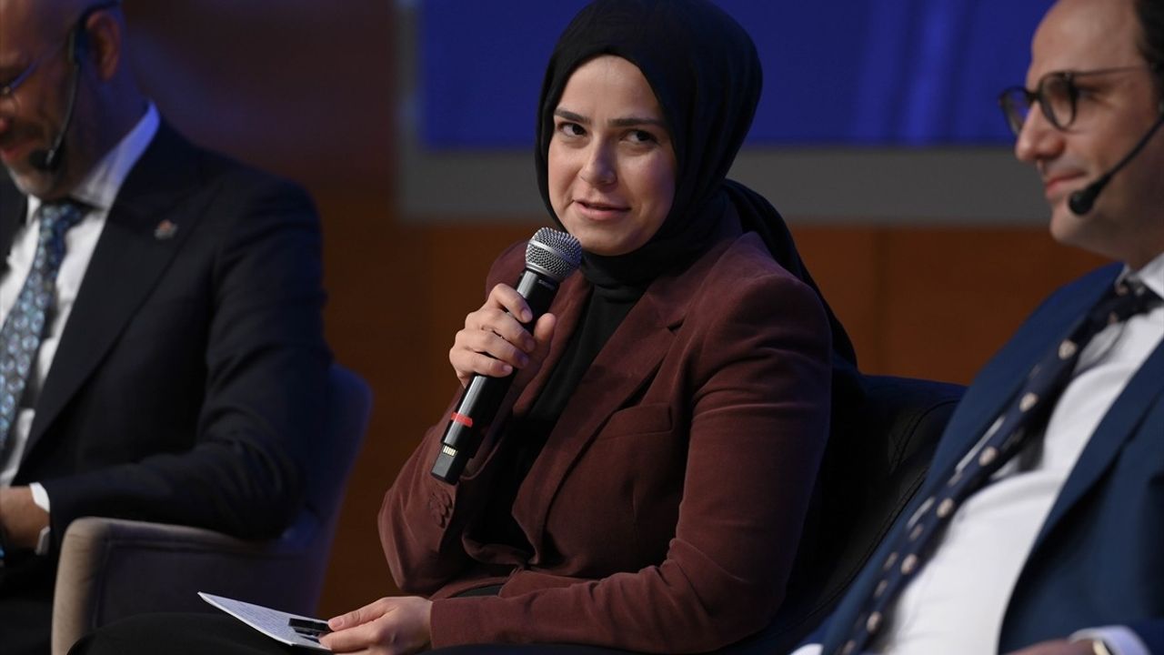 Yapay Zeka Zirvesi 2025'te sektör temsilcileri; Türkçe dil modeli, veri merkezleri ve eylem planı gündemde