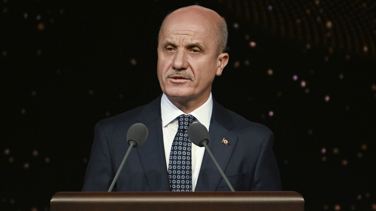 YÖK Başkanı Özvar: 2025-2026'da iş yeri uygulamalı eğitimi, yapay zekâ programları ve müfredat reformu