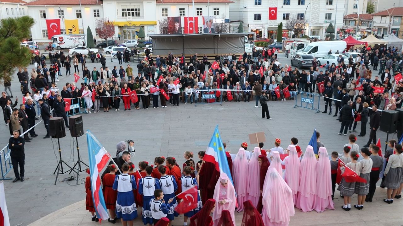 Yozgat'ta 1. Uluslararası Yozgat Halk Dansları Şenliği Cumhuriyet Bayramı etkinlikleri kapsamında başladı