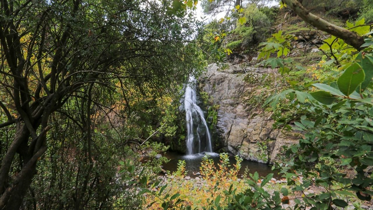 Yunt Dağları ve Türkmen Şelaleleri sonbaharda renk cümbüşü sunuyor