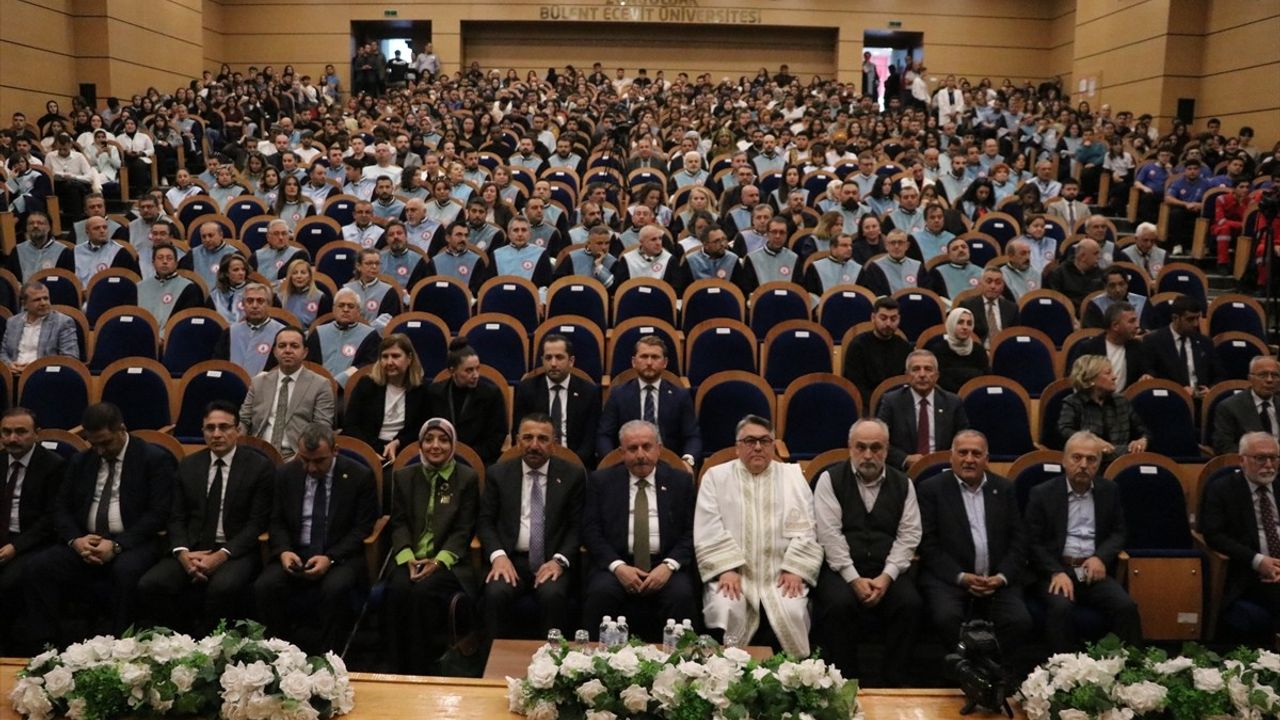 Zonguldak Bülent Ecevit Üniversitesi 2025-2026 Akademik Yılı Açılışı: Prof. Dr. Mustafa Şentop 'Hukuk ve Hayat' Dersi Verdi