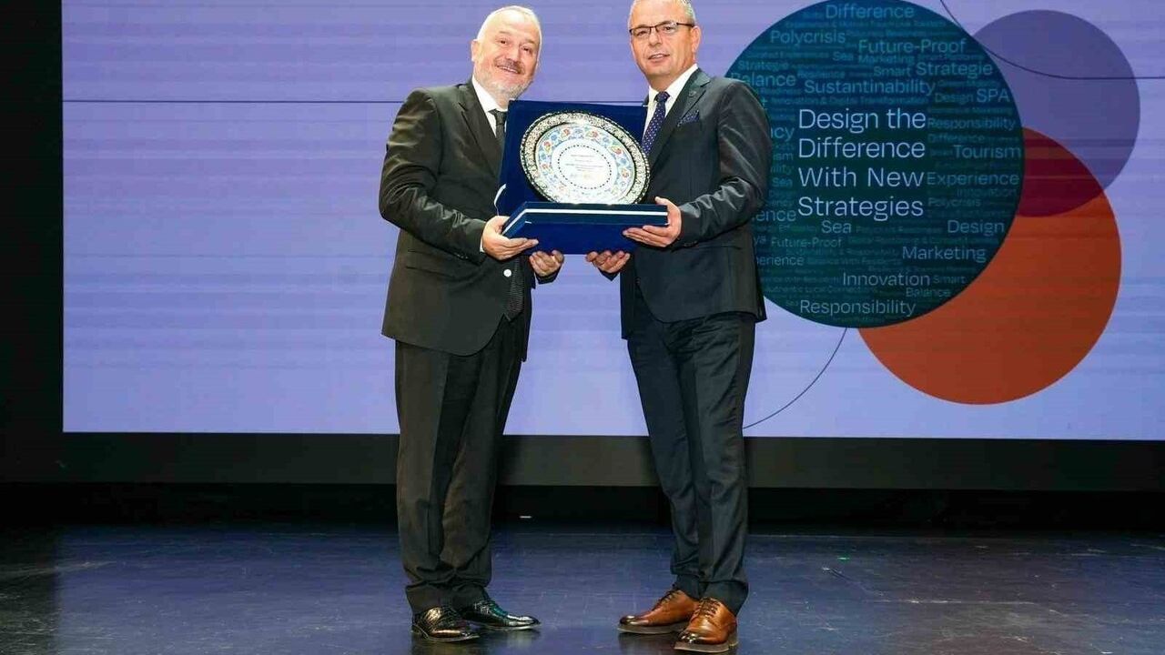 15. Uluslararası Resort Turizm Kongresi Antalya'da: 'Yeni stratejilerle farklılık dizayn et' teması öne çıktı