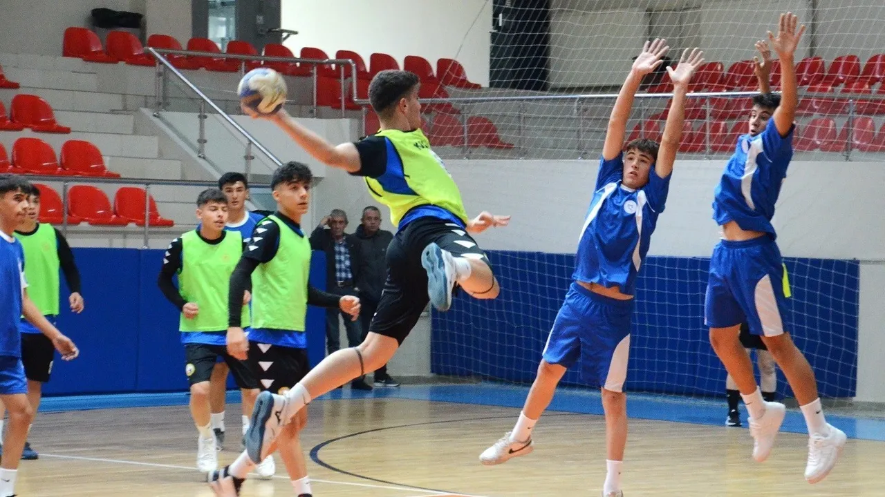 2025-2026 Okullar Arası Hentbol: Kayseri Genç Erkek ve Kız Müsabakaları Talas’ta Başladı