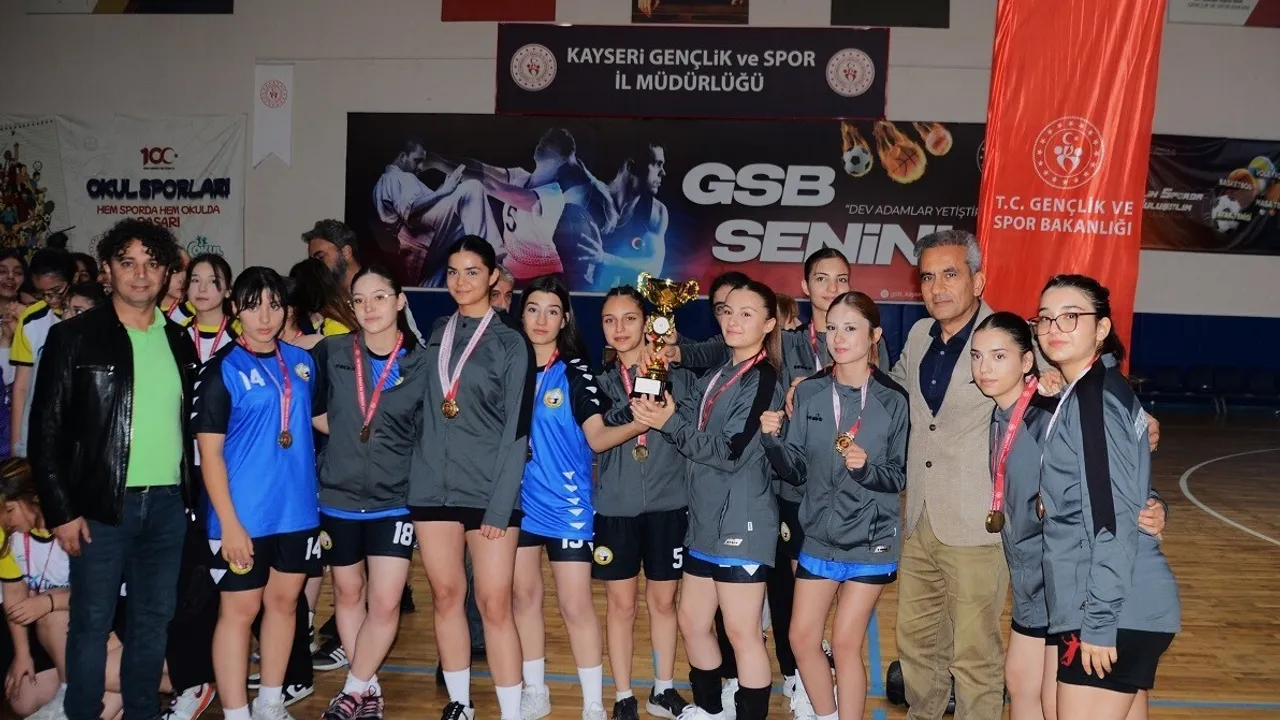 2025-2026 Okullar Arası Hentbol: Kayseri Liseli Gençler İl Birinciliği Sona Erdi