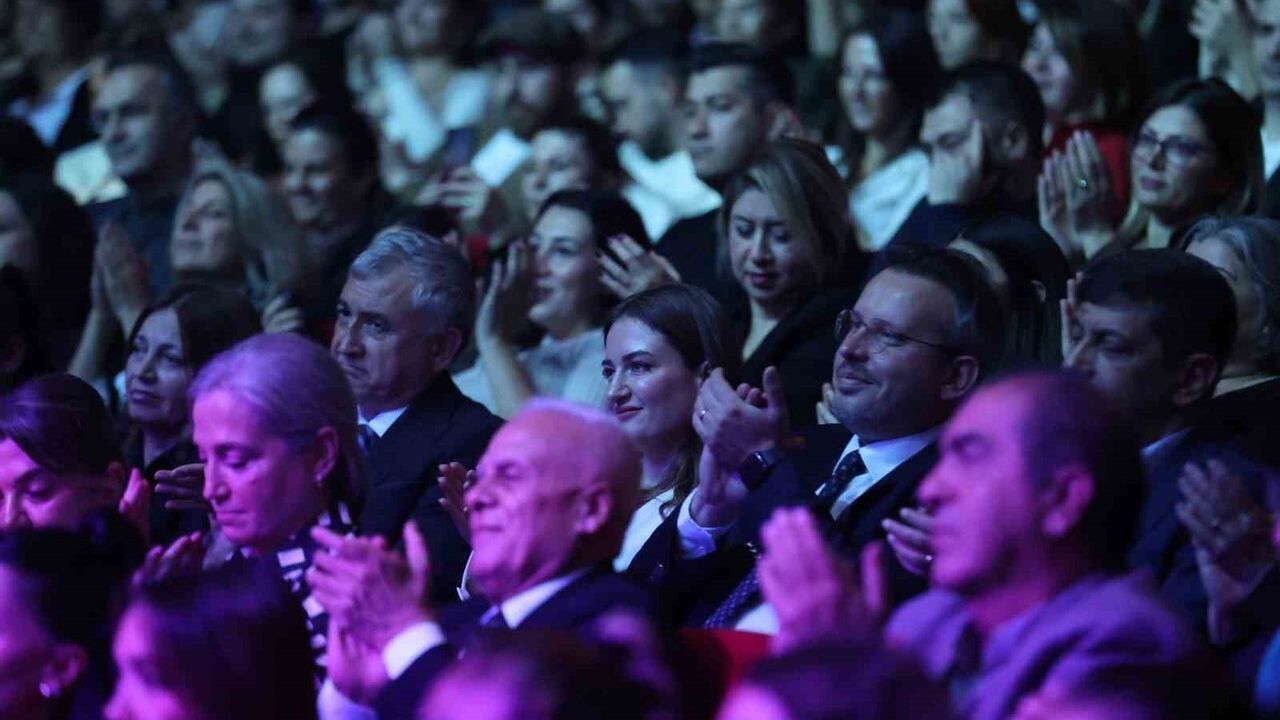 25. Uluslararası Antalya Piyano Festivali Cem Adrian ve ADSO eşliğinde başladı