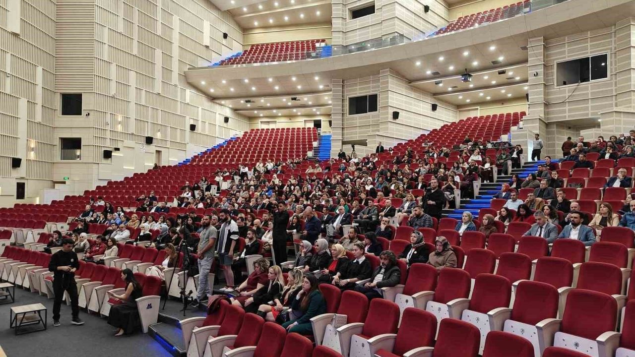 3. Uluslararası ESEP Kongresi Erciyes Üniversitesi'nde: Ziya Selçuk yapay zekâ ve eğitimdeki dönüşümü değerlendirdi