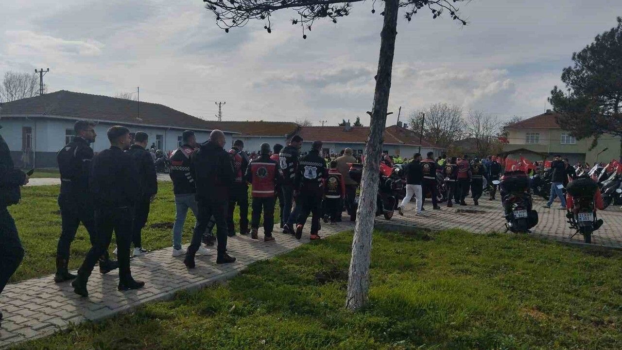 300 motosikletli, şehit Üstçavuş İlker Aykut’un baba ocağını ziyaret etti