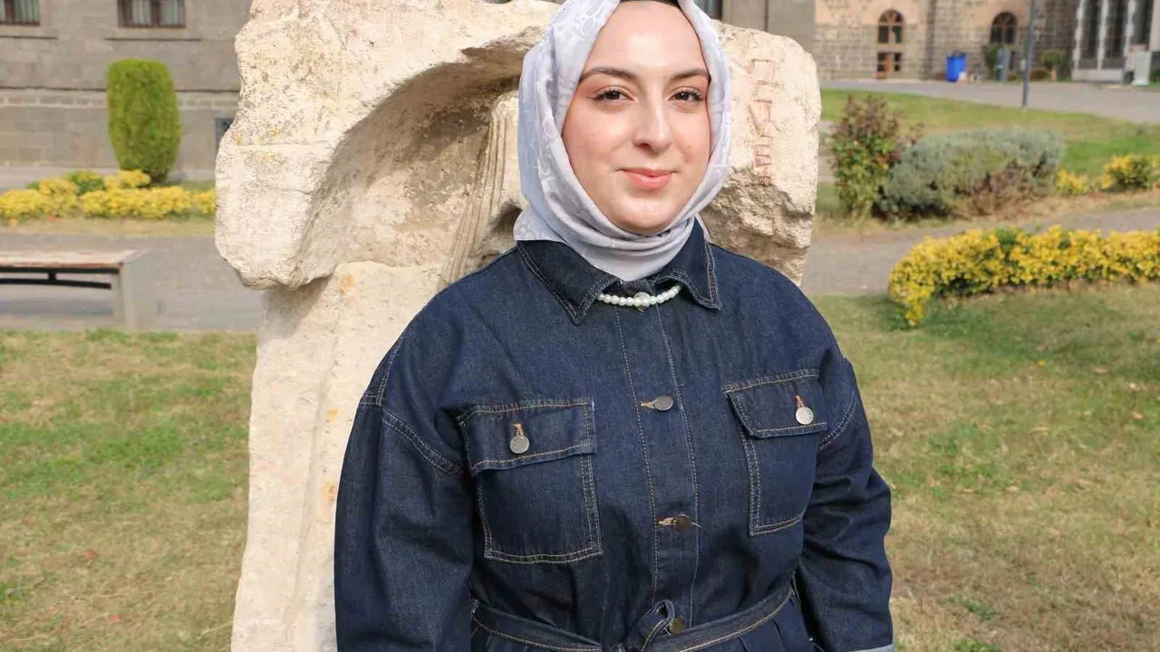 51 şehit ve gazi kızı 'Maziden Atiye' programı ile Diyarbakır’ın tarihi mekanlarını geziyor