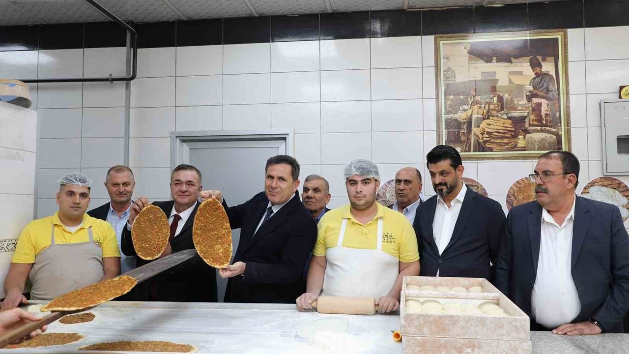 AB tesciliyle Antep lahmacunu, tescilli tarifine uygun taş fırında pişirildi