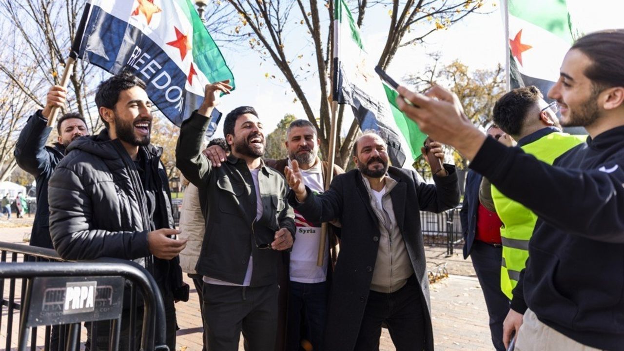 ABD'deki Suriyeliler, Ahmed eş-Şara'yı Lafayette Park'ta karşıladı