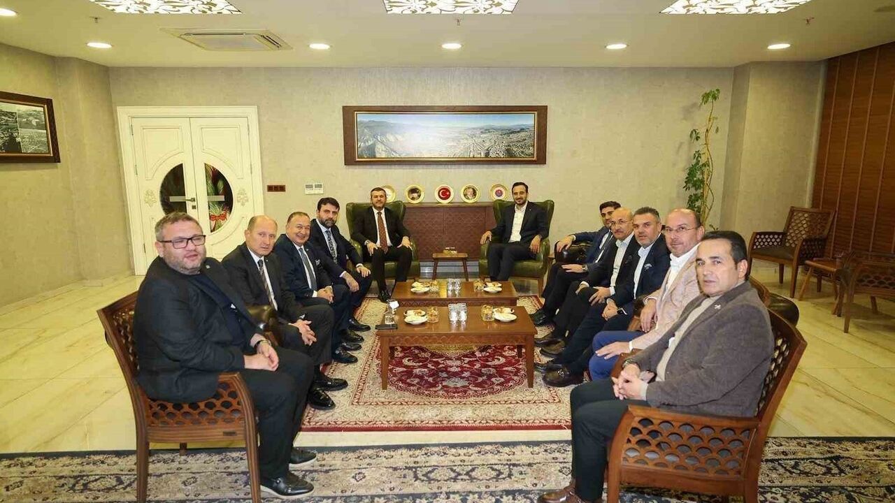 Abdullah Özdemir'den Karabük Belediye Başkanı Özkan Çetinkaya'ya belediyecilik ziyareti