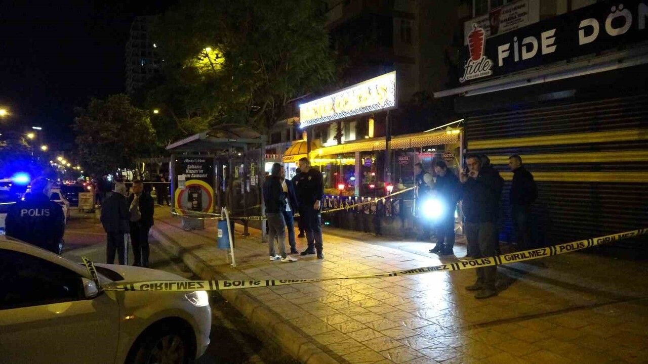 Adana Çukurova'da iş yeri sahibi ocakbaşında motosikletli şüphelilerce öldürüldü