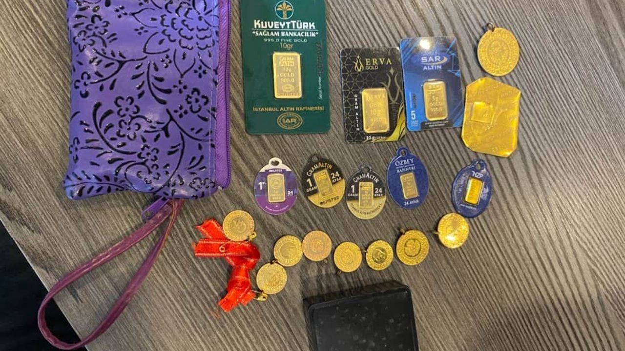 Adana'da halı yıkama çalışanı 650 bin TL değerindeki altınları sahibine teslim etti