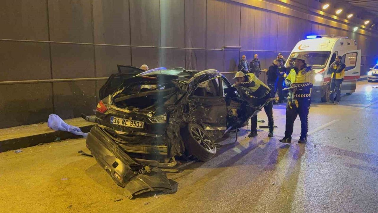 Adana'da kontrolünü kaybeden cip panelvanla çarpıştı: 2 ölü, 1 yaralı