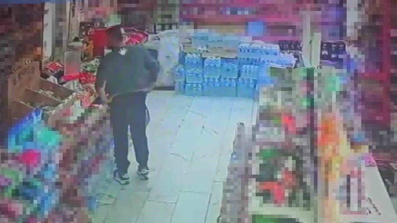 Adana'da market kasasından cep telefonu çalındı; güvenlik kamerası kaydetti