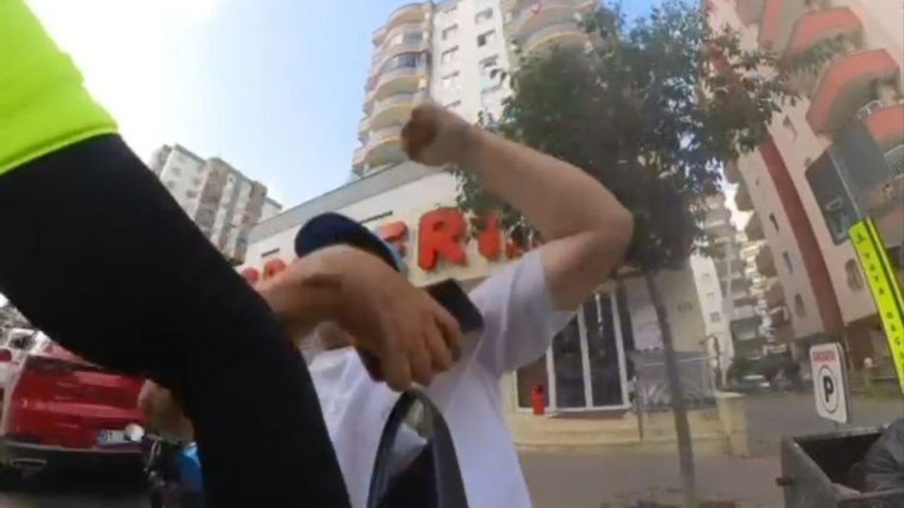 Adana’da polis, saldırganın özel birey olduğunu anlayınca sarıldı