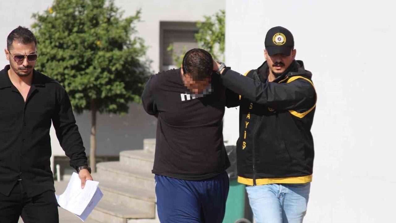 Adana'da yasak ilişki kavgası sokakta bıçaklı saldırıya dönüştü: Bir kişi yaşamını yitirdi