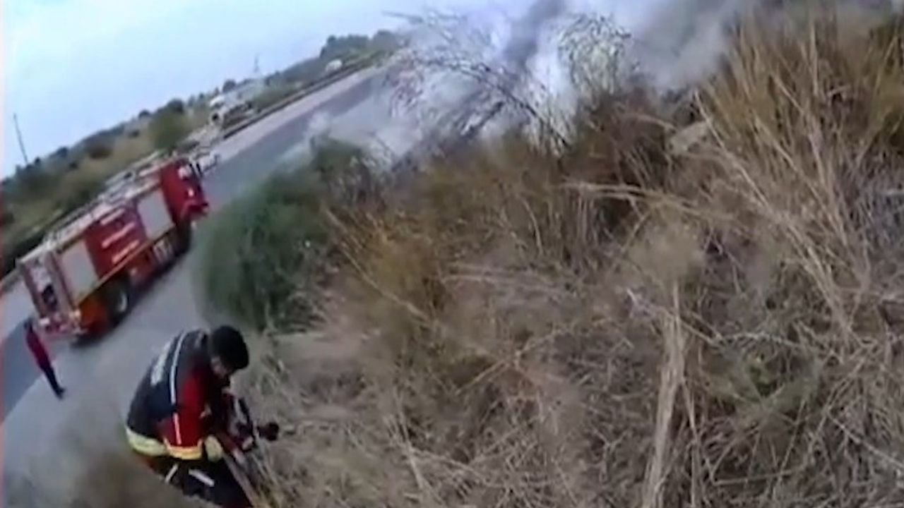 Adana-Mersin otoyolunda kontrolden çıkan otomobil alev aldı; anne ve iki çocuğu kurtarıldı