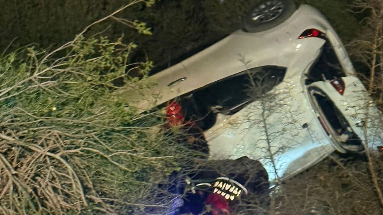 Adana Sarıçam'da uçuruma yuvarlanan otomobilin sürücüsü yaralandı