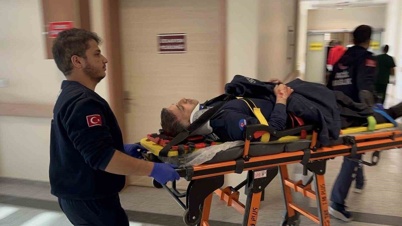 Adıyaman'da İki Otomobil Çarpıştı: 3 İnfaz Koruma Memuru Yaralandı