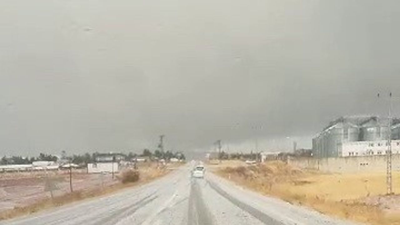 Adıyaman'da Kahta-Sincik yolunda dolu yağışı ulaşımı etkiledi